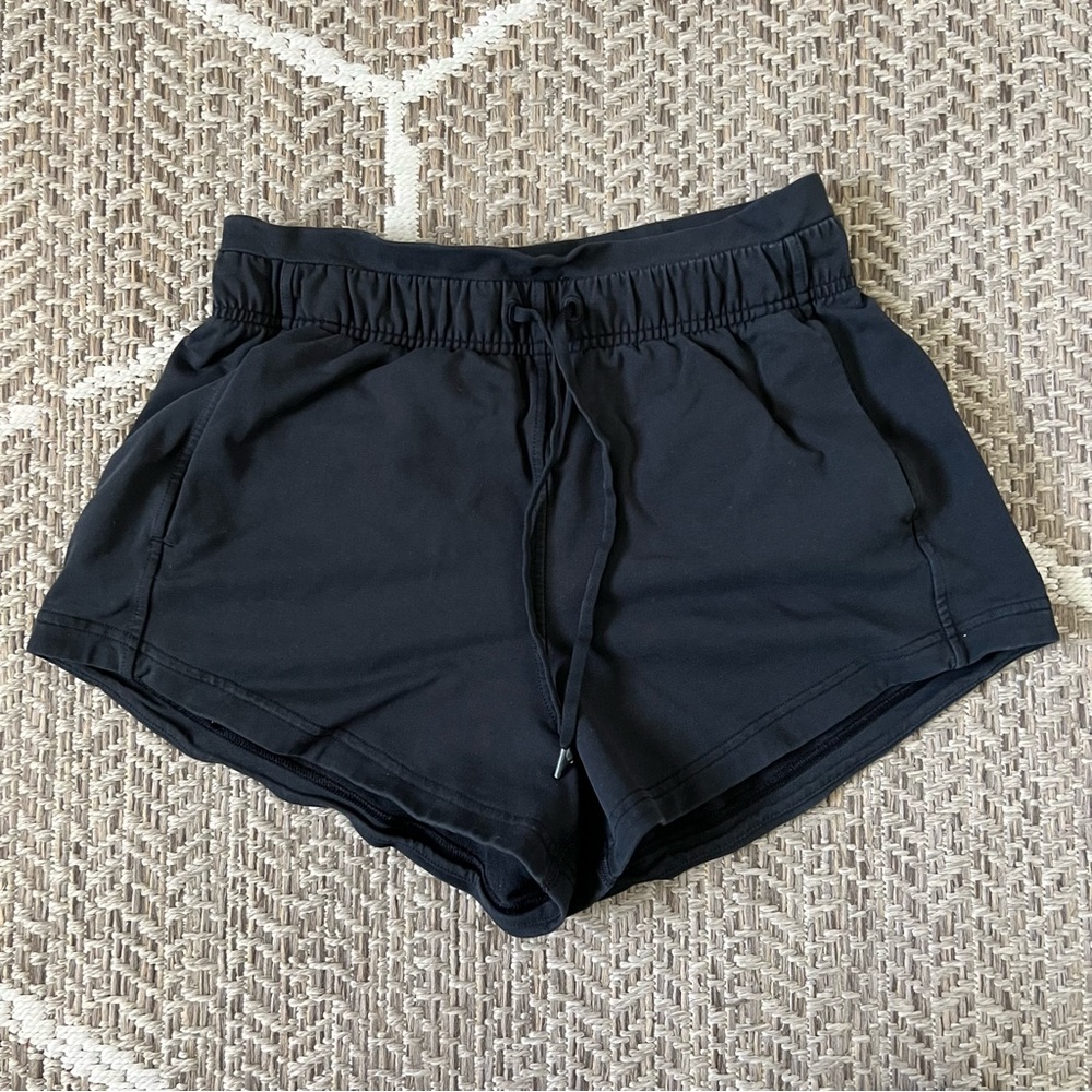 lululemon inner glow 3” short